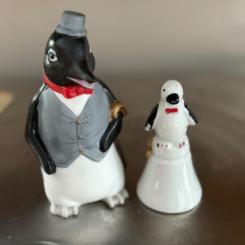 Aldon Fine Porcelain Penguins Couple Bell Figurine 1984 NYC Made in Taiwan‎